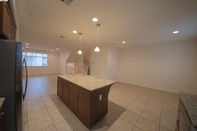 Building Photo - 5530 Esprit Way