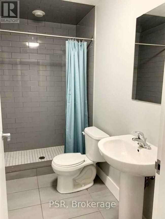 Building Photo - 2870 Dundas St W