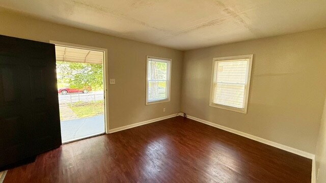 Foto del edificio - EAST SIDE 2 BEDROOM WITH BASEMENT!  AVAILABLE NOW!