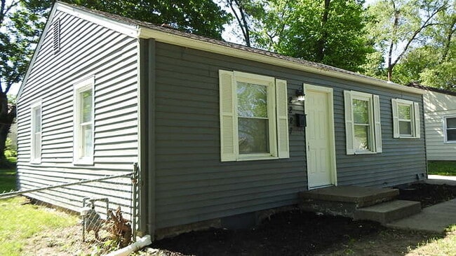 Building Photo - Cozy 2 bedrooms and 1 full bath home located on S Overton Ave in Independence, MO