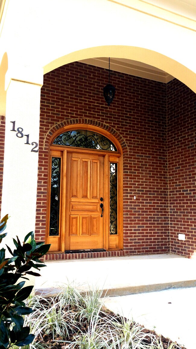 Building Photo - 1812 Ashley Hall Way