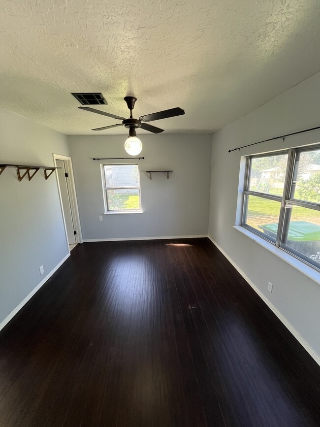 Building Photo - 808 N Wolfe Ln