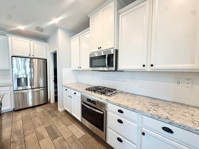 Foto del edificio - Stunning 5BR Home with Pool, Loft & 3-Car Garage!