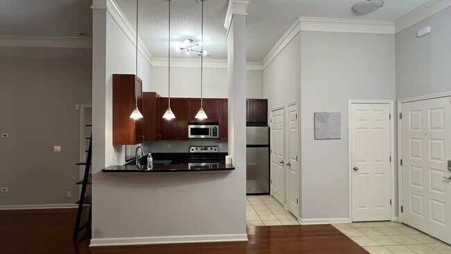 Isla y armario Caat a la derecha - 401 16th St NW