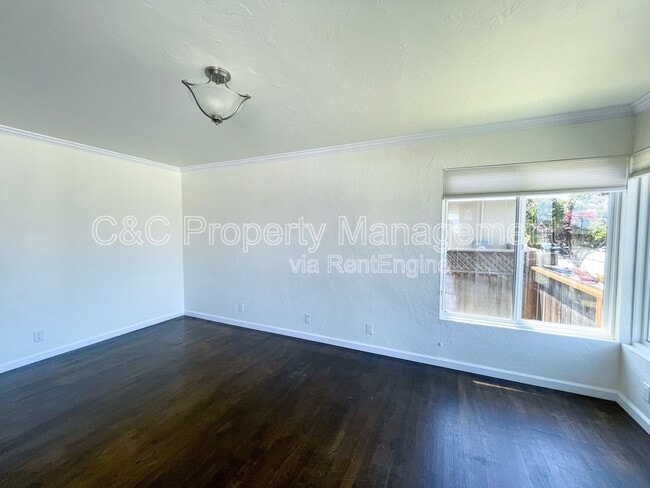 Building Photo - 1190 Luxton St