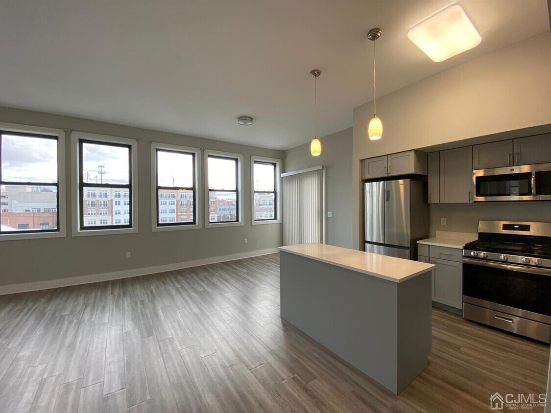 22 Center St Unit 202, Metuchen, NJ 08840 Room for Rent in Metuchen