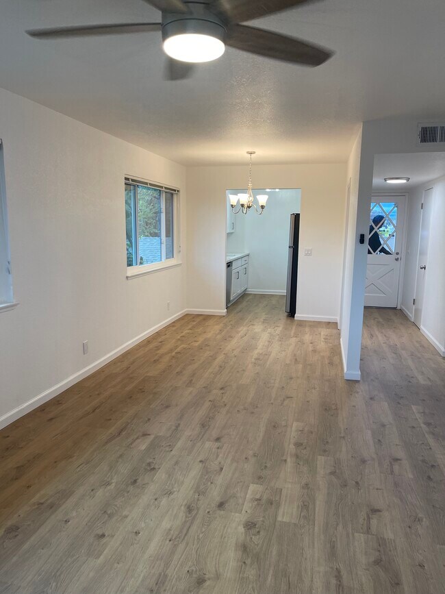 Sala y comedor - 1265 Manchester Dr