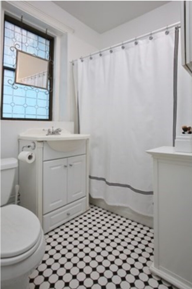 Building Photo - 60 Charlesgate E