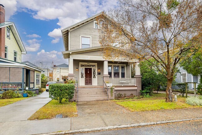 Building Photo - Beautiful Baldwin Park Craftsman home ready for move in!