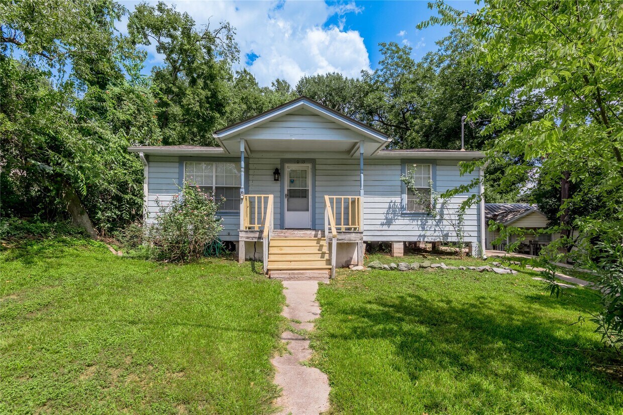 Foto principal - 1015 Avenue J