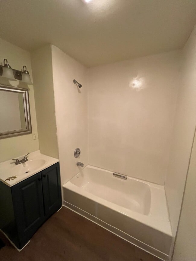 Building Photo - 714 McKinley St