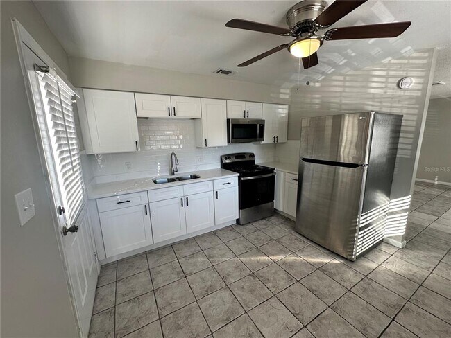 Foto del edificio - 845 Castle Way