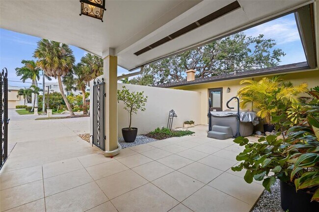 Foto del edificio - 7215 Westmoreland Dr