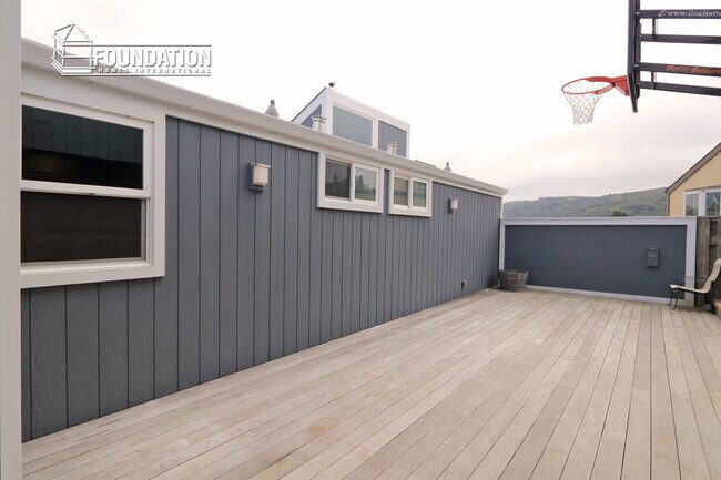 Foto del edificio - 4BR/3BA Tam Valley Home w/ Pano Views!  So...