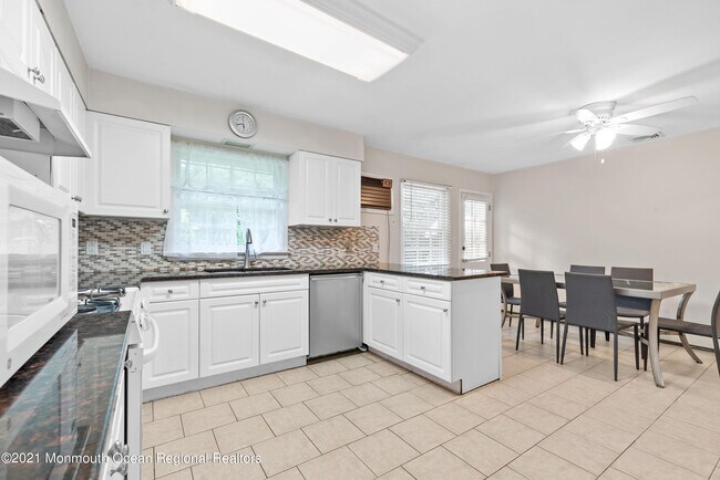 Building Photo - 404 Brookside Ave