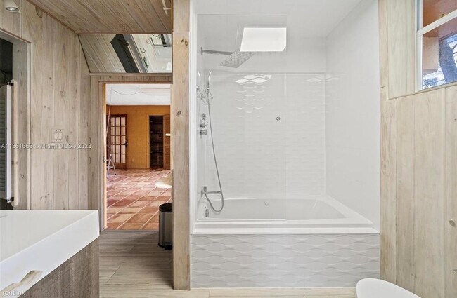 Foto del edificio - 17530 W Dixie Hwy