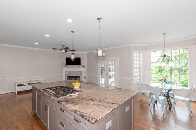 Building Photo - Luxury 5-bedroom 4-bath home in the beautiful city of Alpharetta