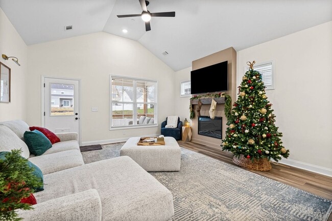 Building Photo - Gorgeous 3 Bedroom Pet Friendly Home For Rent in Pleasant View