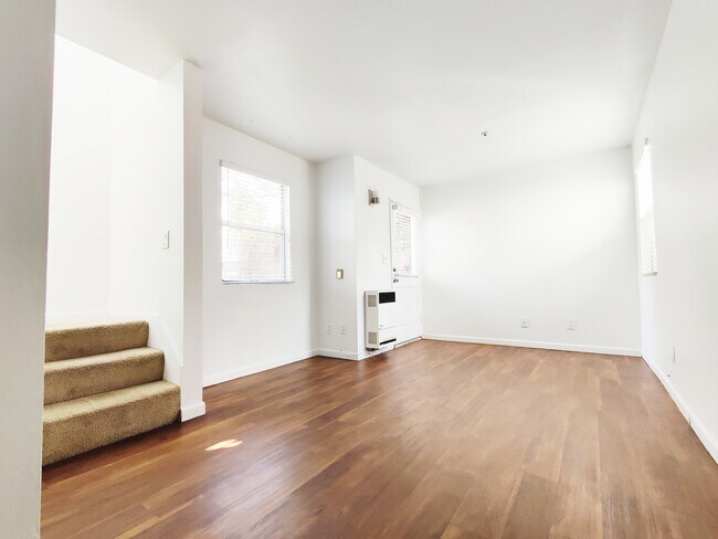 Building Photo - 501 Altair Pl