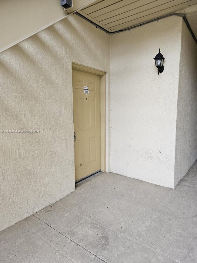 Building Photo - 1223 SW 46th Ave