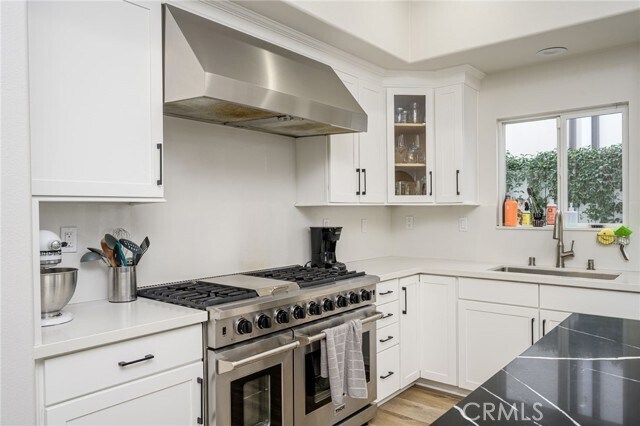 Building Photo - 305 2nd St