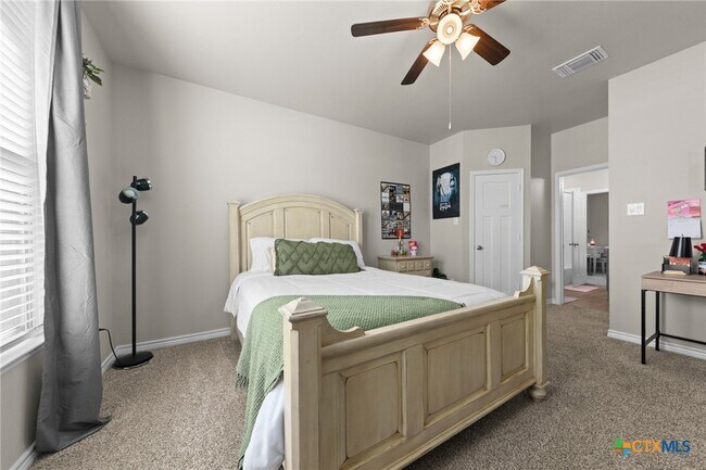 Foto del edificio - 1820 Meadow Crest