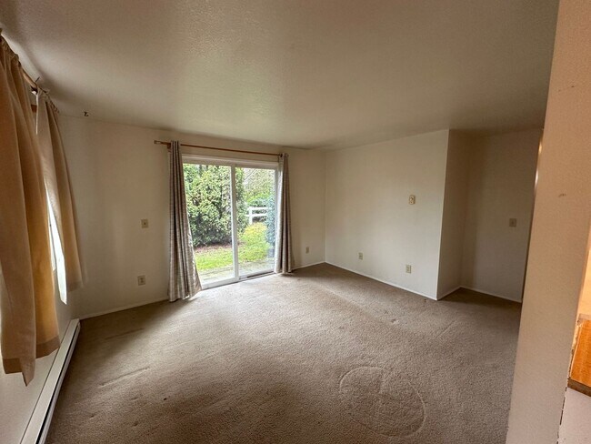 Building Photo - Beautiful Bright 2-bedroom Ground Unit Condo.