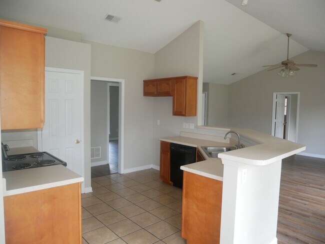 Building Photo - 1765 Madison Cove E