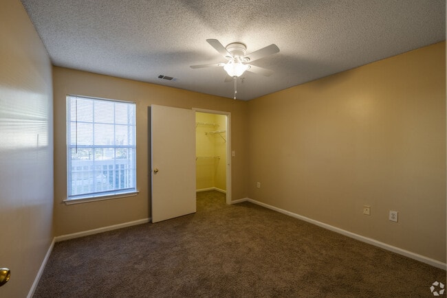 Building Photo - Forest Pointe Apts