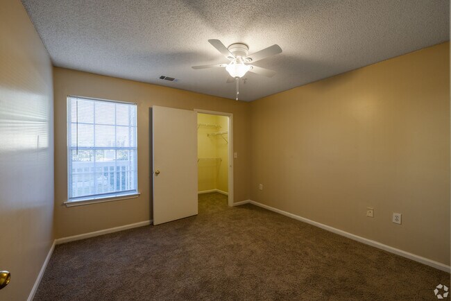 Foto del edificio - Forest Pointe Apts