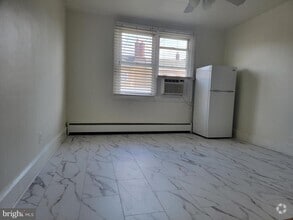 Building Photo - 226 Long Ln