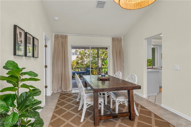 Building Photo - 288 Castaways St
