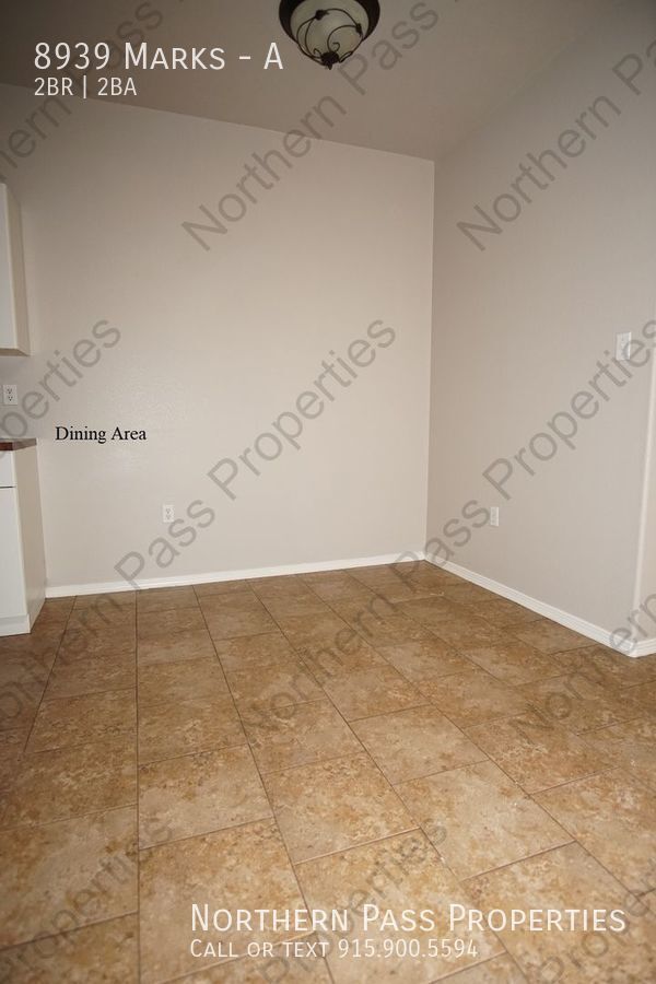 Building Photo - Charming 2 BDR Northeast Duplex!