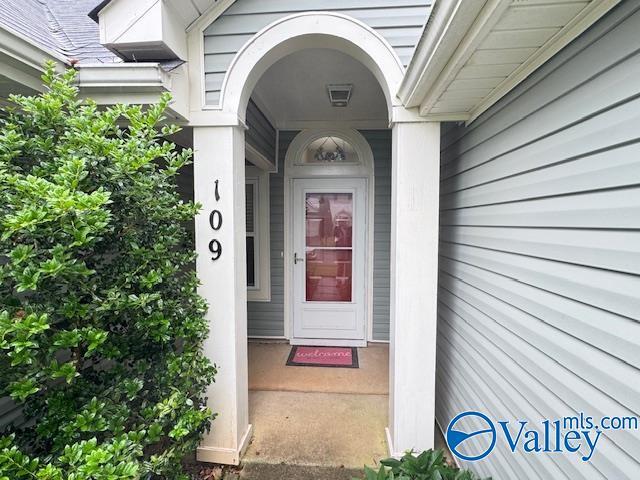 Building Photo - 109 SW Brushcreek Dr