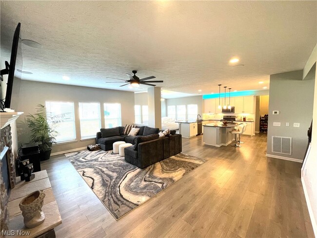 Building Photo - 37352 White Feather Ave