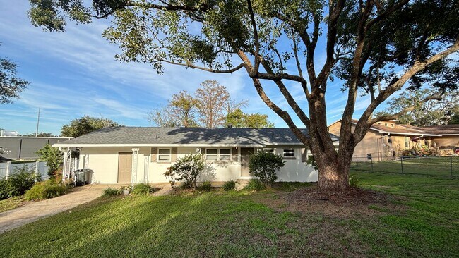Building Photo - 3 Bedroom, 2 Bath in Altamonte Springs - P...