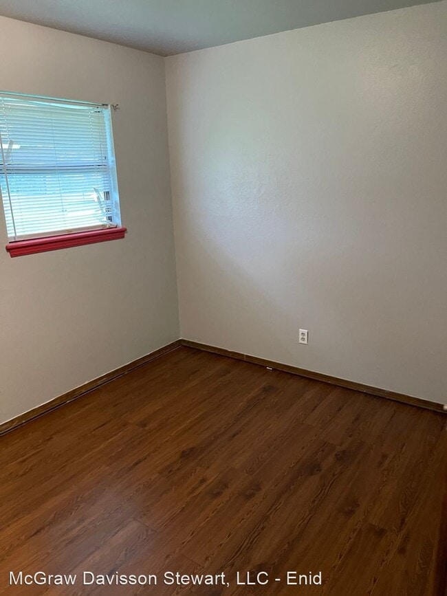 Building Photo - 2 br, 1 bath House - 2502 E Cedar Ave