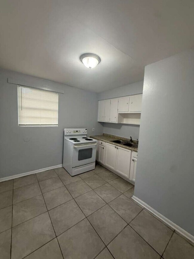 Foto del edificio - 1305 W 6th St