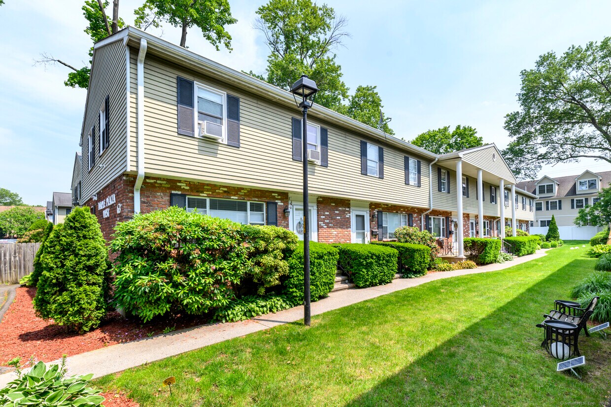 Foto principal - 63 Maple Tree Ave