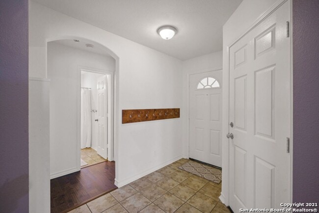 Building Photo - 9010 Hilltop Crossing Dr