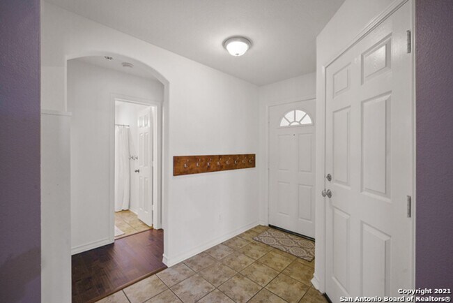 Foto del edificio - 9010 Hilltop Crossing Dr