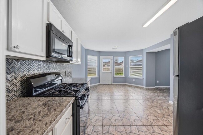 Building Photo - 8143 Sanders Forest Ct