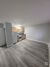 Building Photo - 570 Ellice Ave
