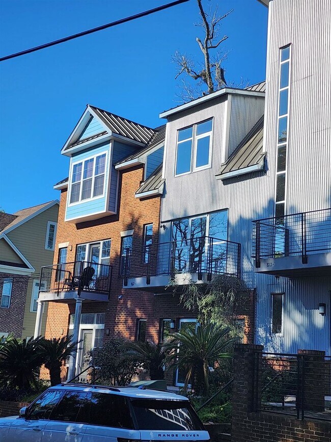 Foto del edificio - 3/2.5 Luxury Townhome in All Saints distri...