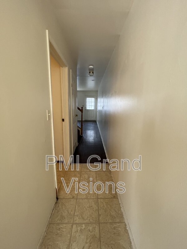 Building Photo - 1634 University Dr