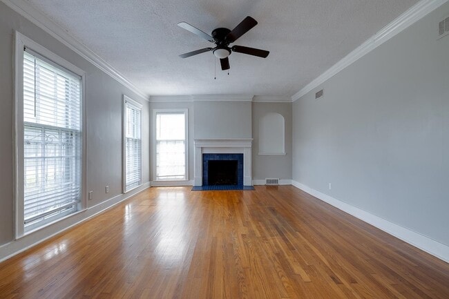 Building Photo - 2056 Jackson Ave