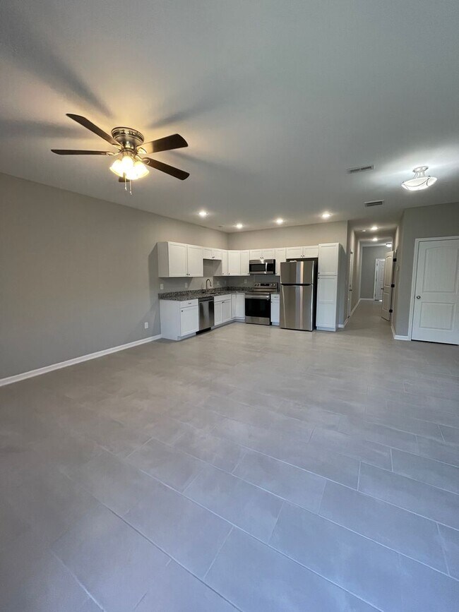 Building Photo - 3 Bedroom 2.5 Bath Townhouse in Columbia! Available for Move-In 1/1/2026!