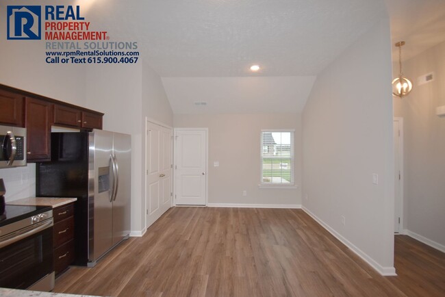 Building Photo - BRAND NEW 3 bedroom home in Shelbyville! A...