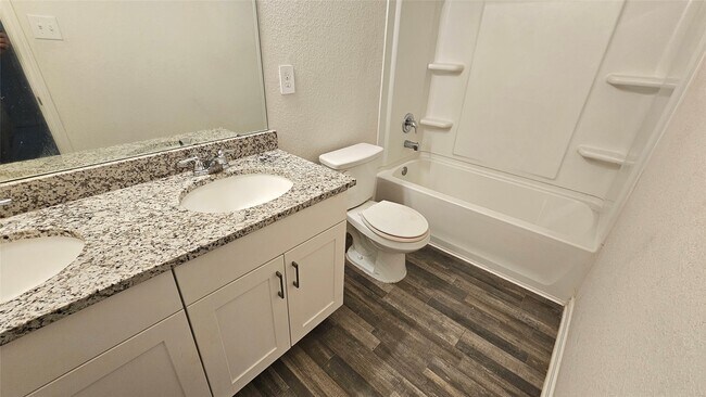 Foto del edificio - 14214 Green Wing Cir