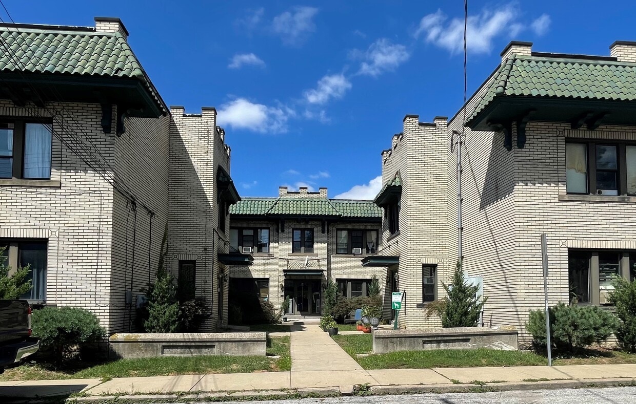 Foto principal - 2816 Broadway Ave